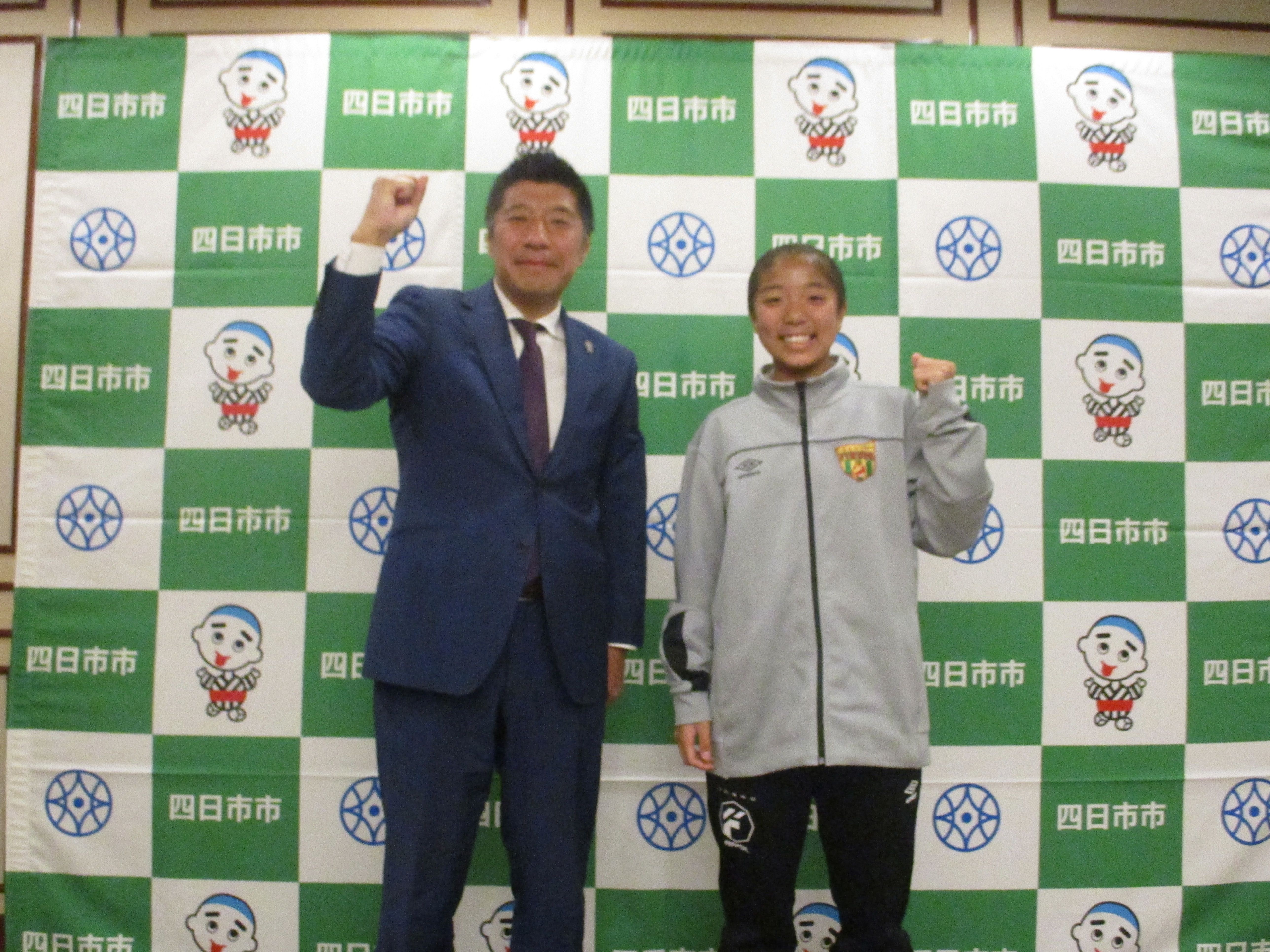 20241119　JFA女子サッカーU-13日韓交流大会日本代表選手表敬訪問.JPG