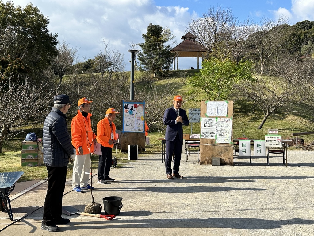 20241123　秋の日永梅林「植樹・育樹」の集い.jpg