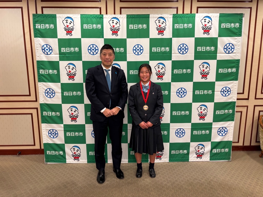 20250108　四日市メリノール学院高校女子ラグビー部表敬訪問.jpg