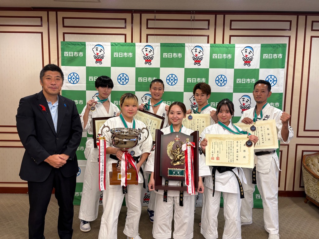 20251007 全日本公式空手道選手権大会優勝報告表敬訪問.jpg