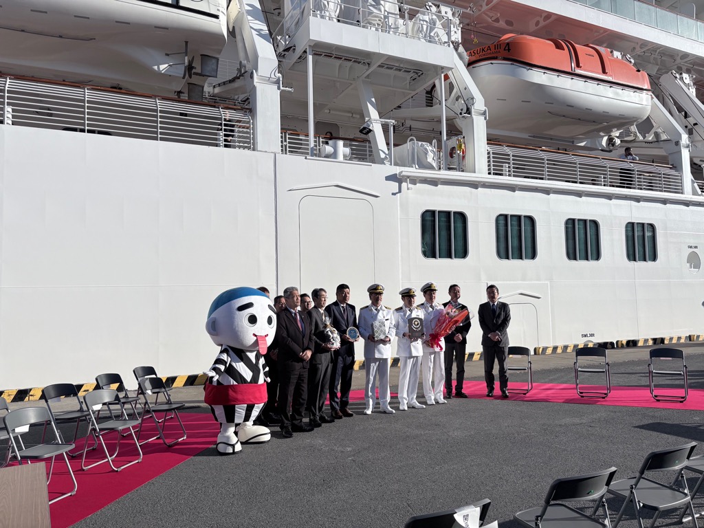 20251129　飛鳥Ⅲ四日市港寄港セレモニー.jpg
