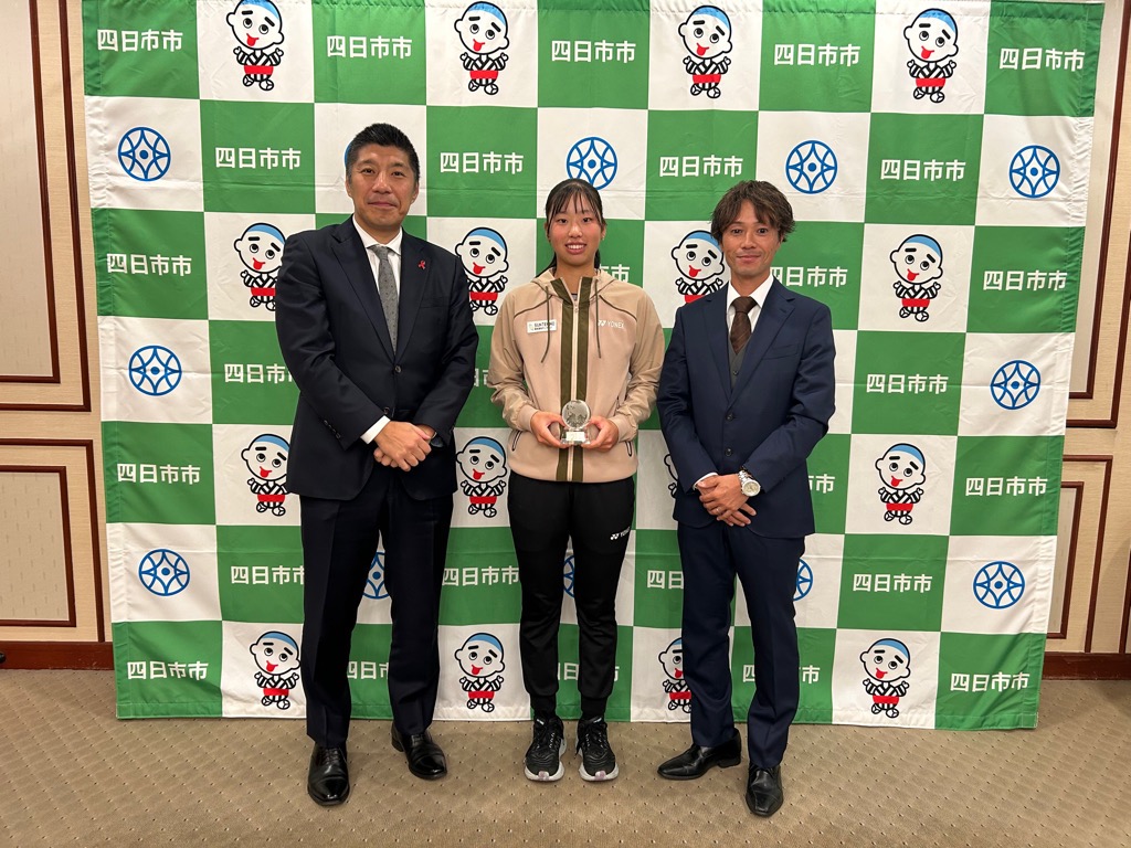 20251204 テニスダンロップ大会優勝者市長表敬訪問.jpg